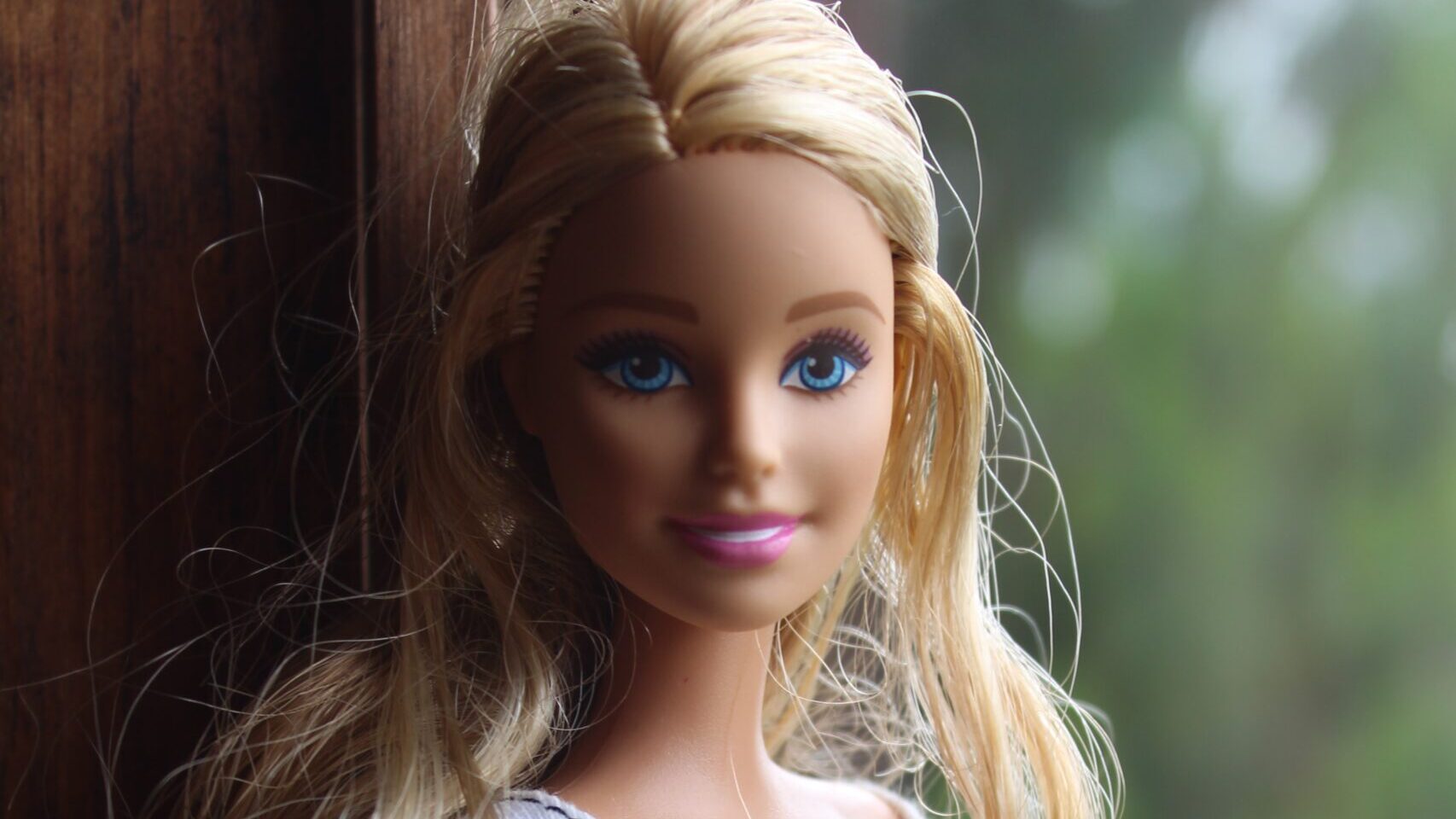 Genuine Disney Mattel Barbie Doll - Blonde Hair Blue Eyes No Clothes  **READ**