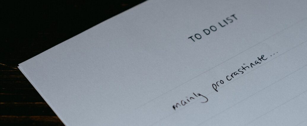 Image shows a piece of paper with a to-do list that says 'mainly procrastinate' [procrastination]