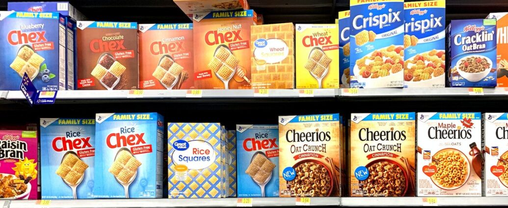 Shelves in a supermarket, filled with Ultra-Processed Food.