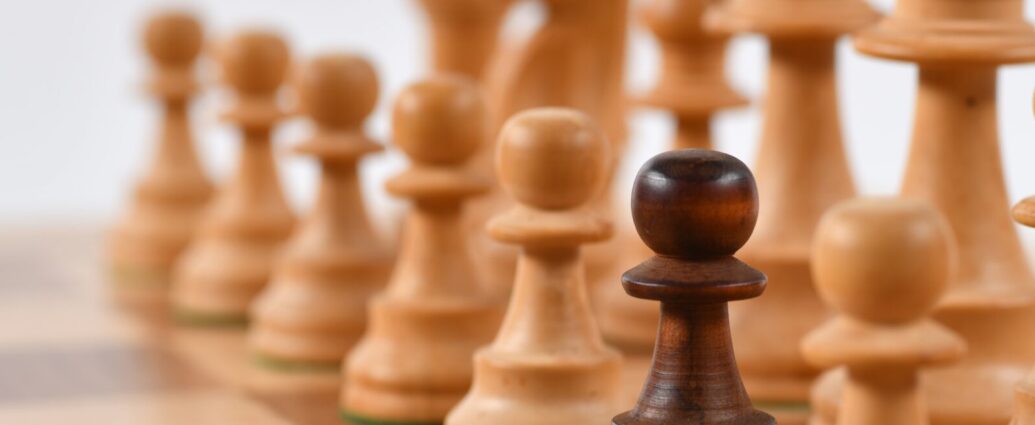 This wooden chess board inspired by 'Queen's Gambit' features