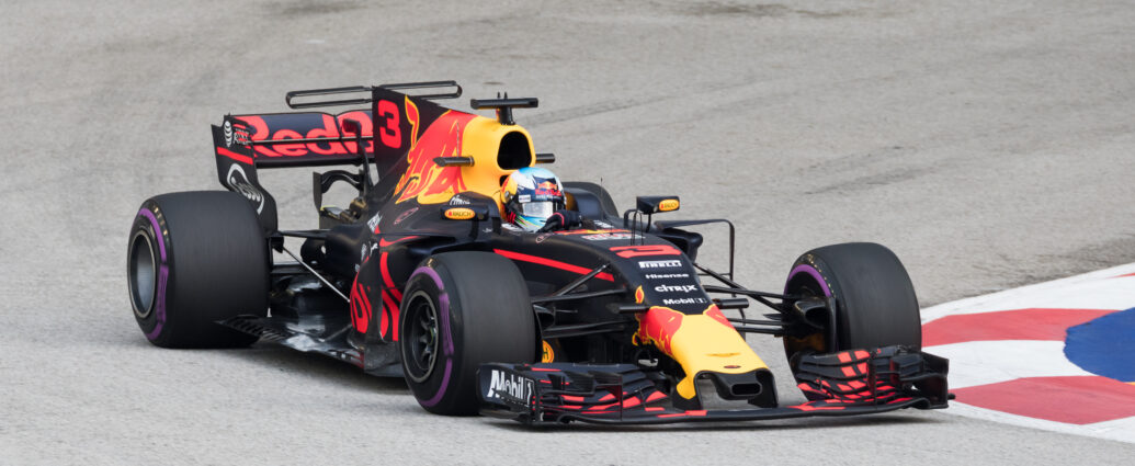 Image shows a Formula 1 car.