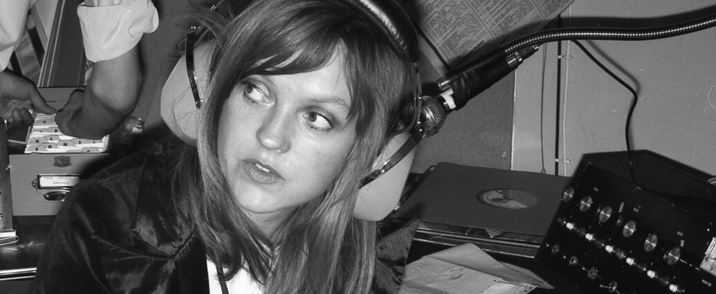 Black and white image of Radio 1 DJ Annie Nightingale during her time at University Radio Bath.