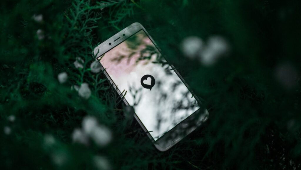 Is it time to ditch technology and its rules when it comes to modern dating?