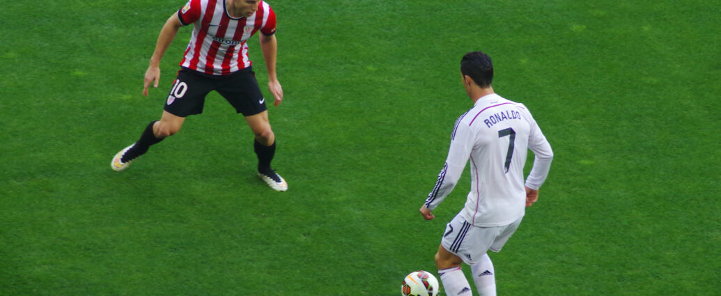 Image shows Ronaldo playing in a number 7 shirt.
