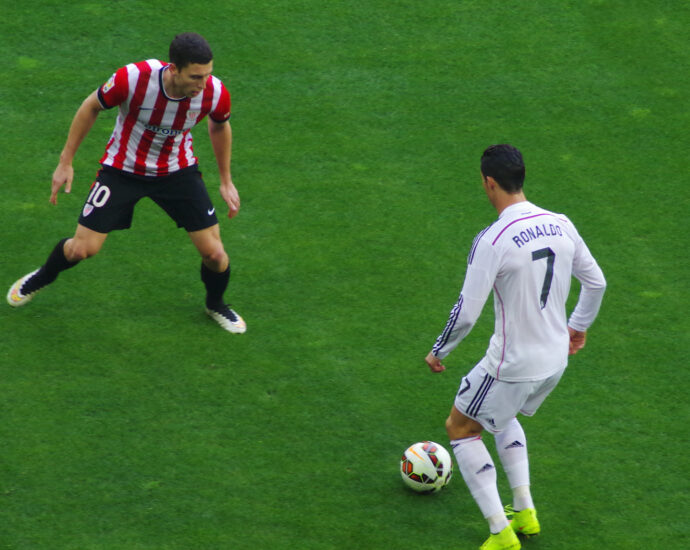 Image shows Ronaldo playing in a number 7 shirt.
