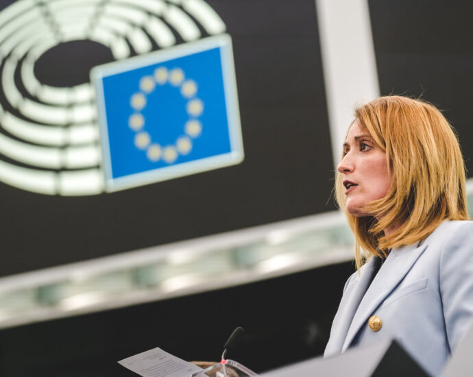 President Metsola led MEPs in a minute of silence in memory of the lives lost in the Tempe Valley train crash in Greece, at the opening of the session in Strasbourg, March 2023.