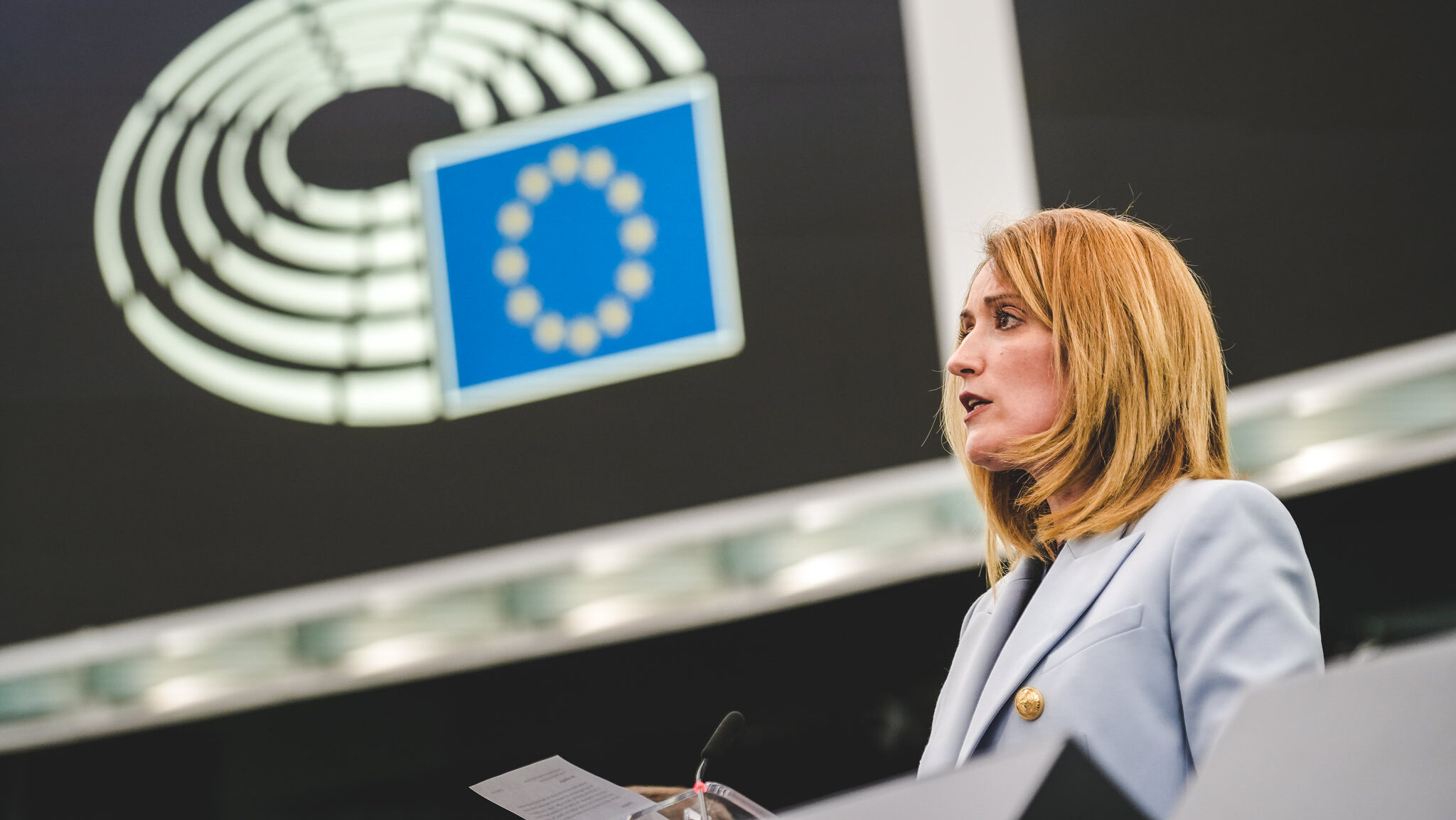 President Metsola led MEPs in a minute of silence in memory of the lives lost in the Tempe Valley train crash in Greece, at the opening of the session in Strasbourg, March 2023.
