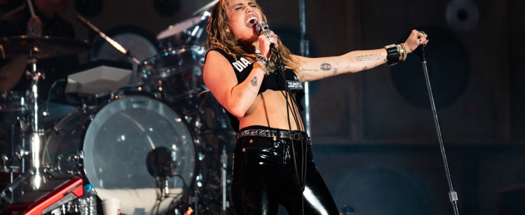 Miley Cyrus performing